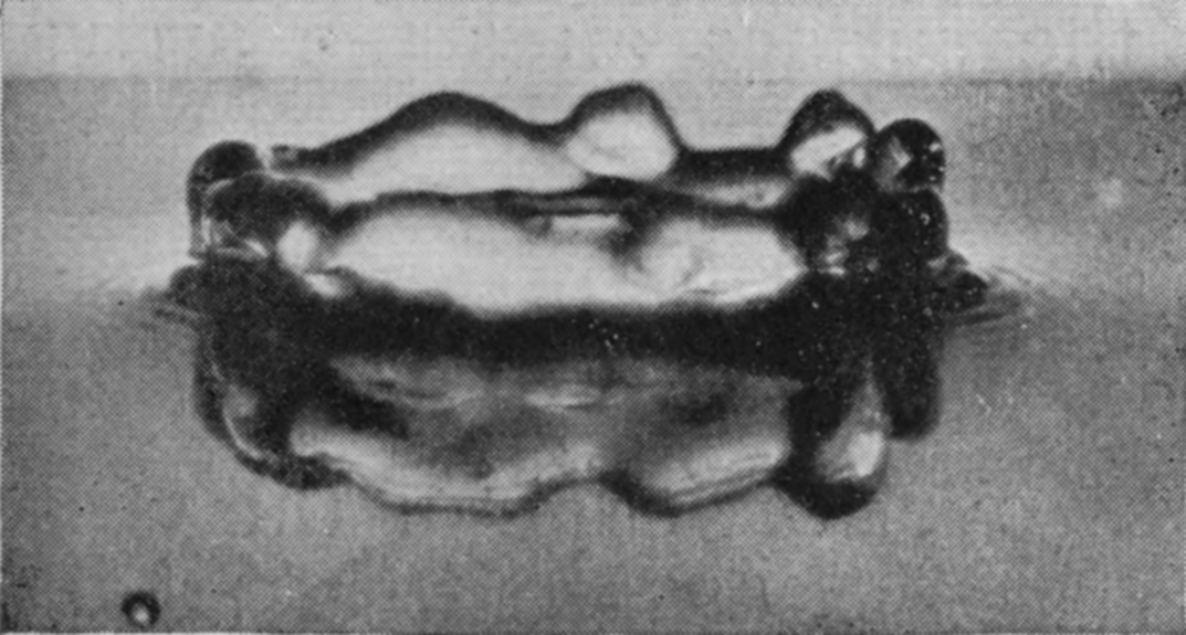 6 0·042 sec. — The crater has sunk to a shallow dish with a bright centre, and the first outward-spreading ripples are showing just round its edges.