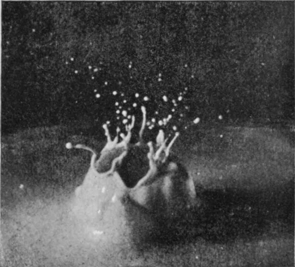 4 0·019 sec. — The crater walls lean inward and the arms converge above the mouth, with a cloud of fine droplets rising over them.